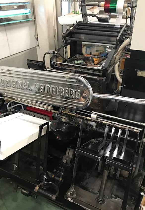 （写真40）ハイデルベルグ社の箔押し機。カードなどの小型の印刷物で利用されている。