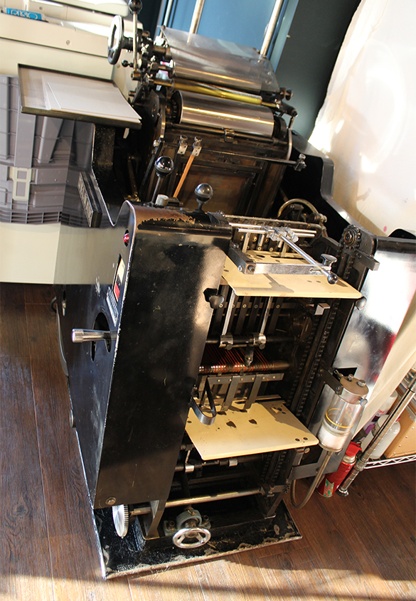 （写真17）活版印刷機。デルマックス社の自動機。