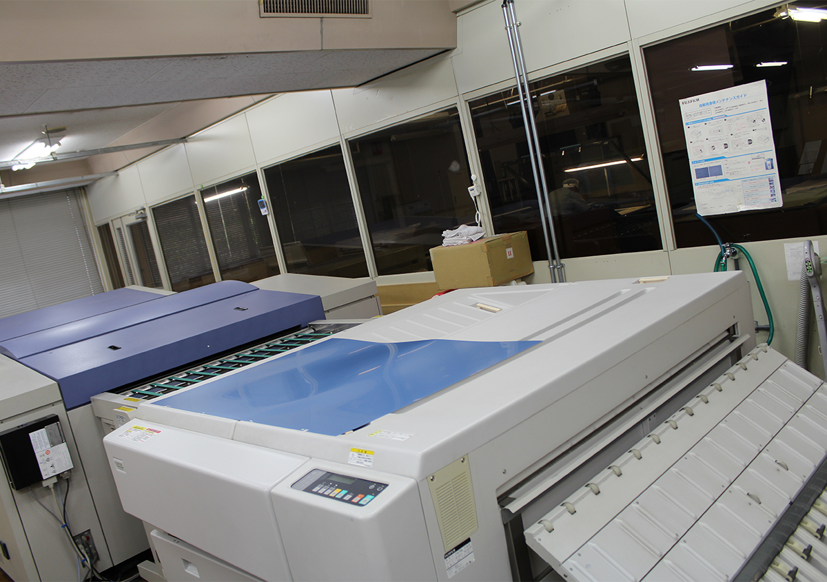 （写真26）CTP（Compiter To Plate）のプレートセッター。直接印刷版を出力する。 | 精興社「活版印刷展示室」見学会に参加しました