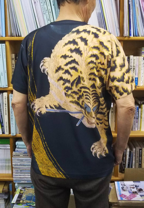 （写真26）Tシャツ | 「字心」─活版・活字をエンターテインメントに！ - 生田信一（ファーインク） | 活版印刷研究所