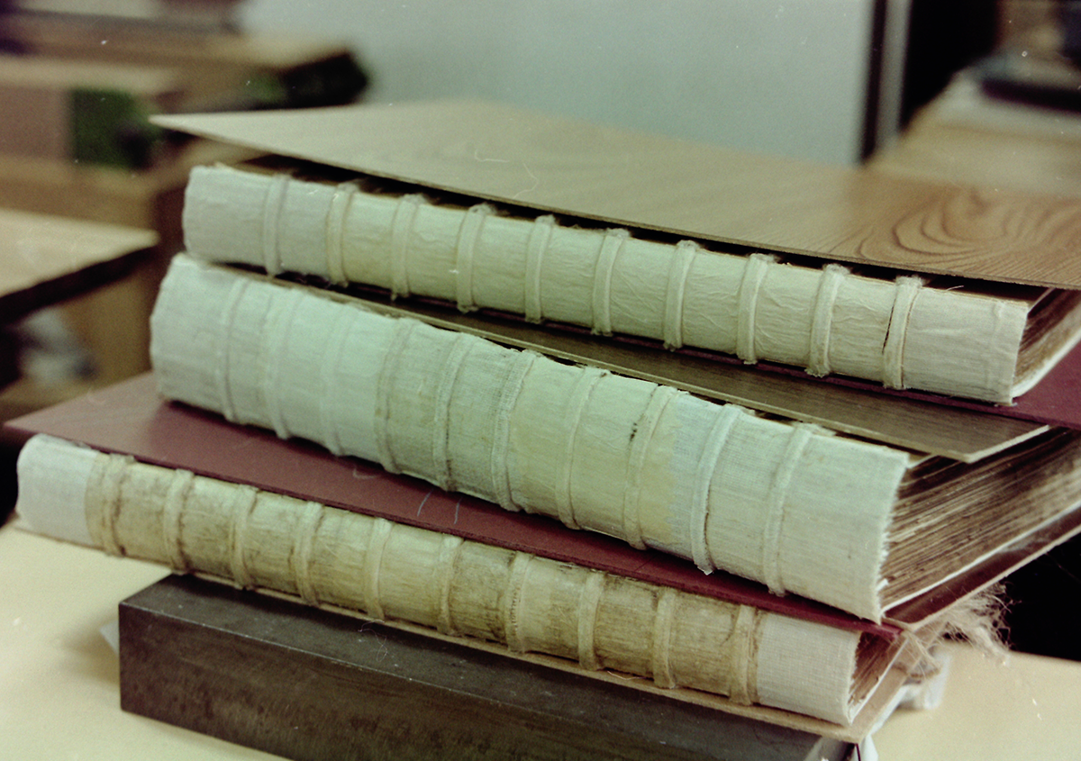 （写真6） | 修復は面白い！ - 京都大学図書館資料保存ワークショップ | 活版印刷研究所