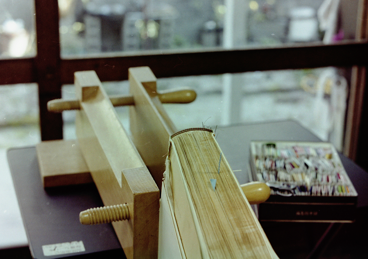 （写真7） | 修復は面白い！ - 京都大学図書館資料保存ワークショップ | 活版印刷研究所