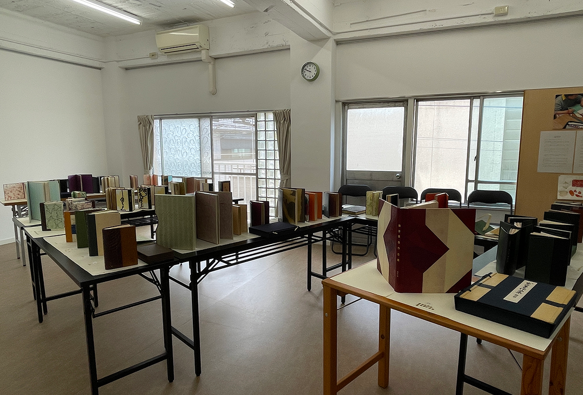 写真5 | 「ルリュール 書物の美しき再生 再び 山野上禮子遺作展」を終えて - 図書館資料保存ワークショップ | 活版印刷研究所