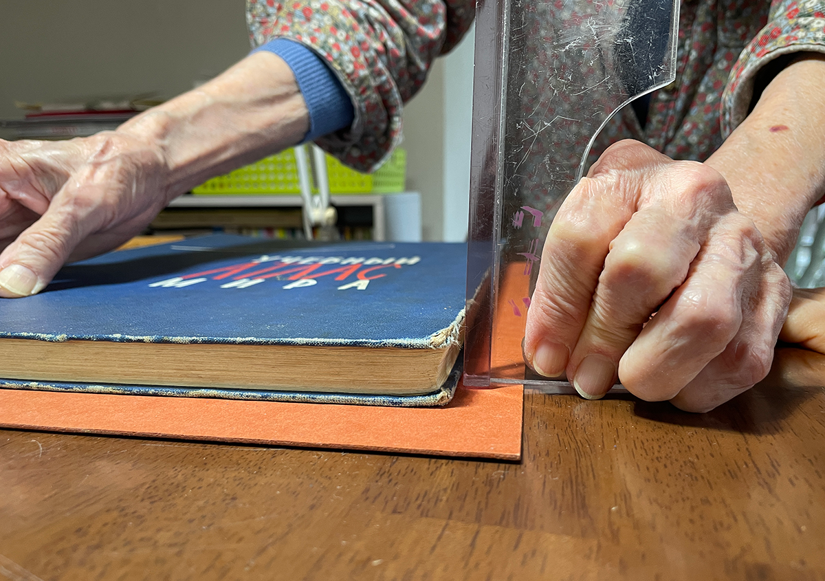 写真11 | ご依頼の本の修理作業記録 v.2 - 図書館資料保存ワークショップ | 活版印刷研究所