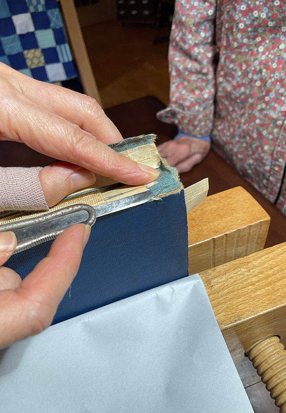 写真6 | ご依頼の本の修理作業記録 v.2 - 図書館資料保存ワークショップ | 活版印刷研究所