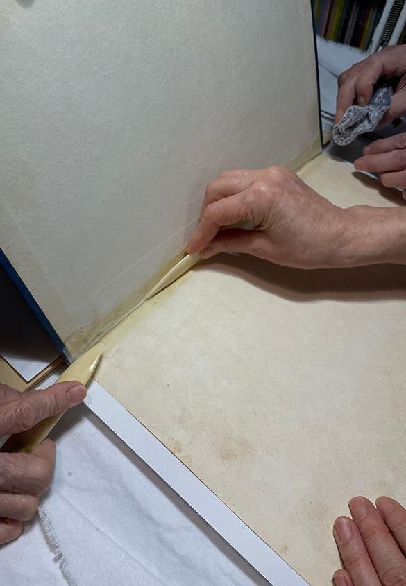 写真1 | ご依頼の本の修理作業記録 v.3 - 図書館資料保存ワークショップ | 活版印刷研究所