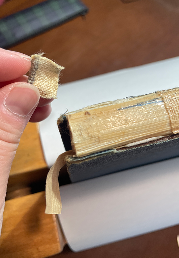 写真3 | ご依頼の本の修理作業記録 v.3 - 図書館資料保存ワークショップ | 活版印刷研究所