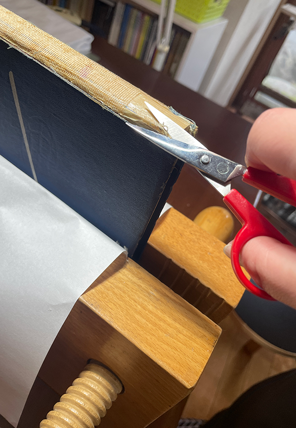 写真4 | ご依頼の本の修理作業記録 v.3 - 図書館資料保存ワークショップ | 活版印刷研究所